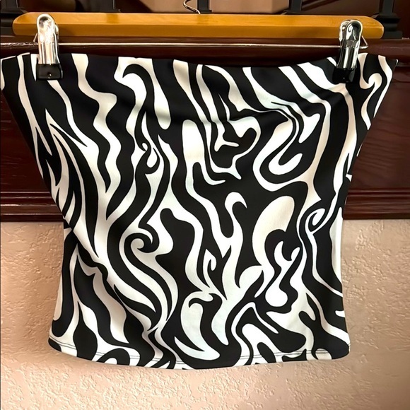 H:OURS Women’s Size Small 0 Zebra Black & White Tube Top with Built in Bra Shirt - Picture 1 of 5
